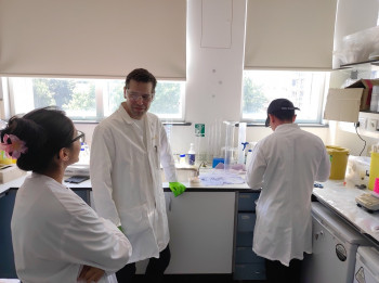 Queen Mary Professor secures £1.2 million British Heart Foundation programme grant A quick capture of the team at work  in the lab.