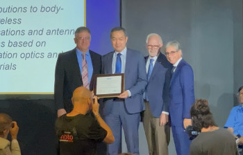 Prof Hao receiving his award from the IEEE APS leadership team.